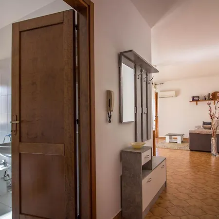 - Comfy Near The Airport! Apartment