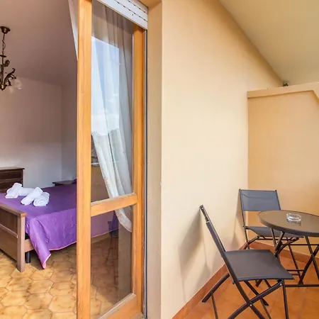 - Comfy Near The Airport!