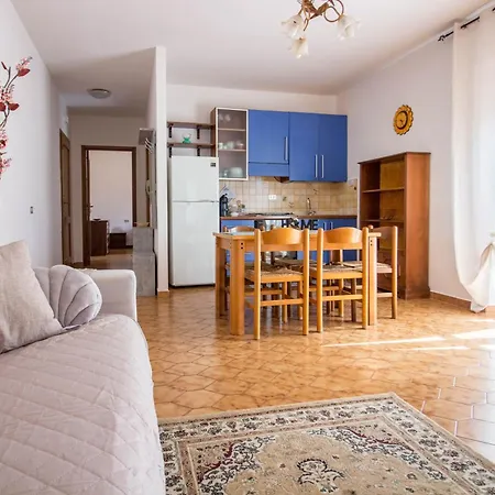 - Comfy Near The Airport! Apartment