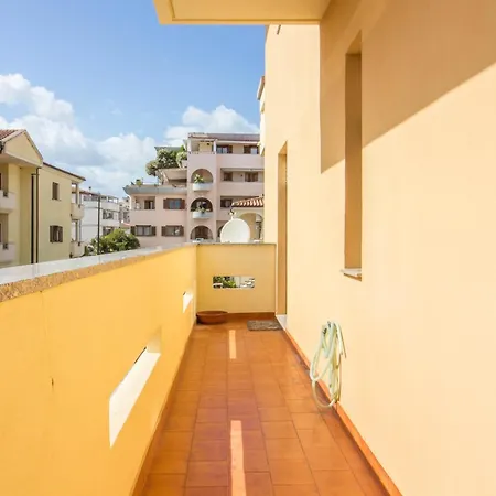- Comfy Near The Airport! Apartment Olbia
