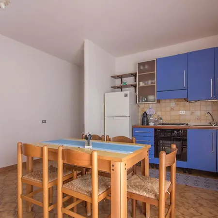 - Comfy Near The Airport! *